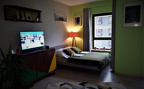 Green Wilanow Apartment With Free Parking